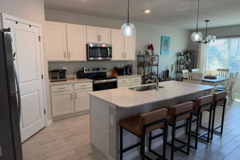 House in Punta Gorda, Florida 4 bedrooms, 187.66 sq.m. № 2101388 - photo 3