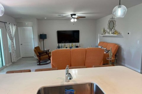 House in Punta Gorda, Florida 4 bedrooms, 187.66 sq.m. № 2101388 - photo 4