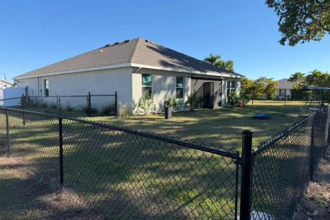 House in Punta Gorda, Florida 4 bedrooms, 187.66 sq.m. № 2101388 - photo 27
