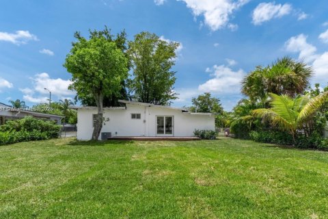 Villa ou maison à vendre à North Miami, Floride: 3 chambres, 98.85 m2 № 1974682 - photo 15