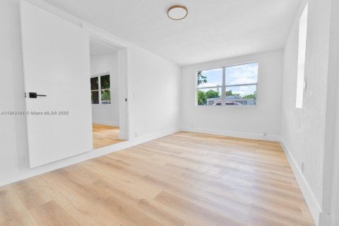 Villa ou maison à vendre à North Miami, Floride: 3 chambres, 98.85 m2 № 1974682 - photo 7