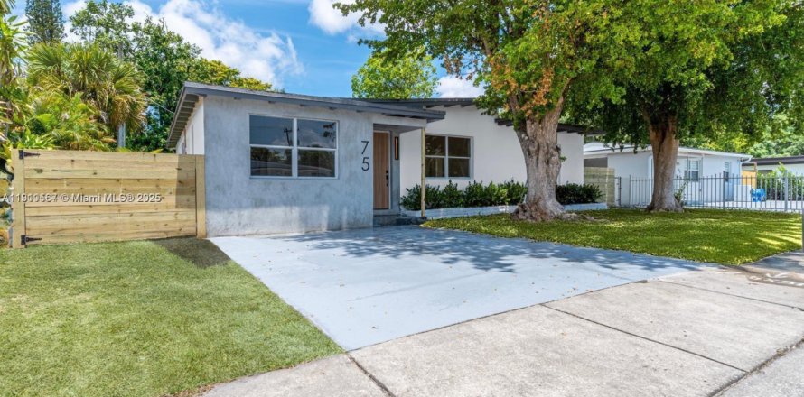 Villa ou maison à North Miami, Floride 3 chambres, 98.85 m2 № 1974682