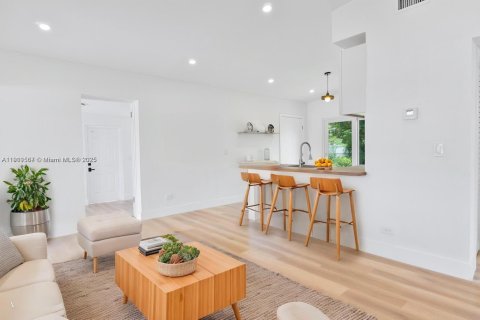 Villa ou maison à vendre à North Miami, Floride: 3 chambres, 98.85 m2 № 1974682 - photo 4