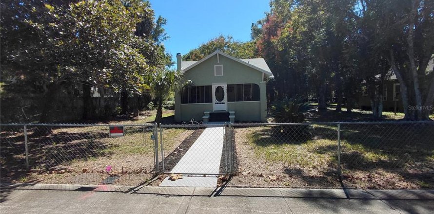 House in DeLand, Florida 2 bedrooms, 93.65 sq.m. № 2420412