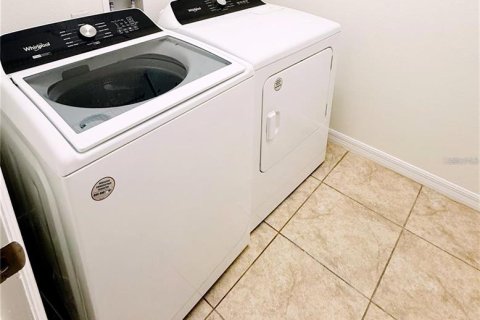 Casa en alquiler en Davenport, Florida, 4 dormitorios, 157.56 m2 № 1913094 - foto 7