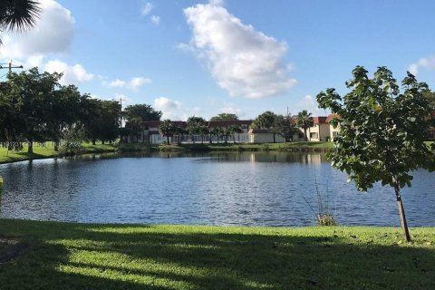Condominio en alquiler en Pembroke Pines, Florida, 2 dormitorios, 70.05 m2 № 1969000 - foto 9