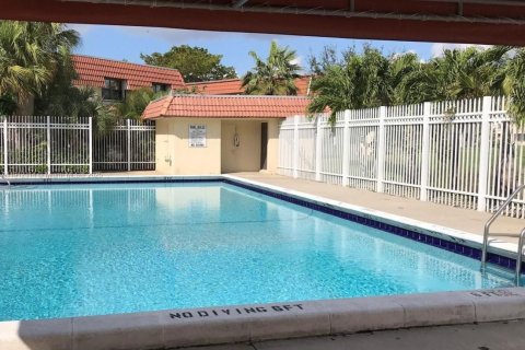 Condominio en alquiler en Pembroke Pines, Florida, 2 dormitorios, 70.05 m2 № 1969000 - foto 7