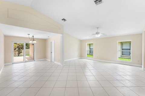 House in Boca Raton, Florida 3 bedrooms, 162.11 sq.m. № 2154694 - photo 8