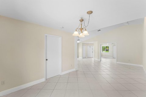 House in Boca Raton, Florida 3 bedrooms, 162.11 sq.m. № 2154694 - photo 7