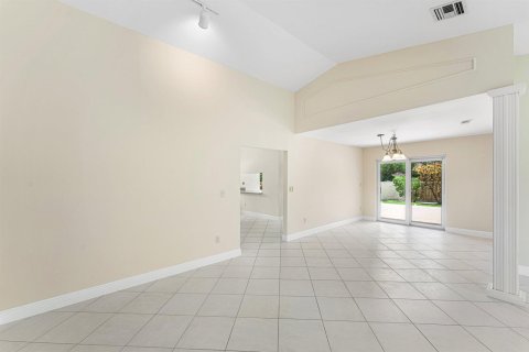 House in Boca Raton, Florida 3 bedrooms, 162.11 sq.m. № 2154694 - photo 9