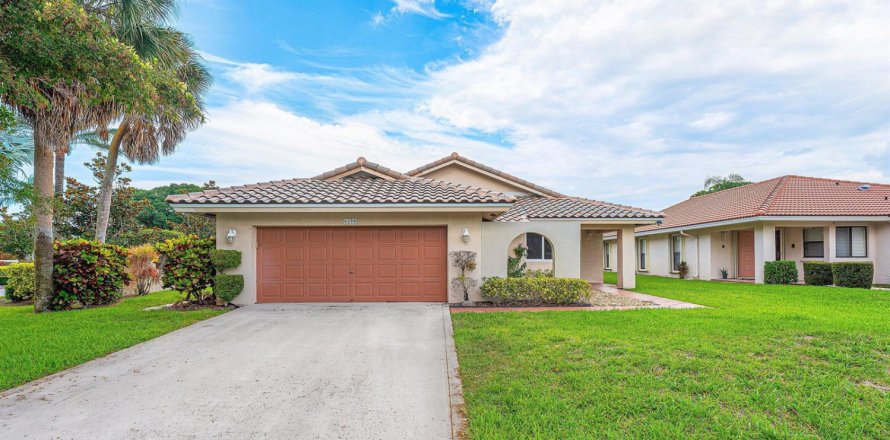 House in Boca Raton, Florida 3 bedrooms, 162.11 sq.m. № 2154694