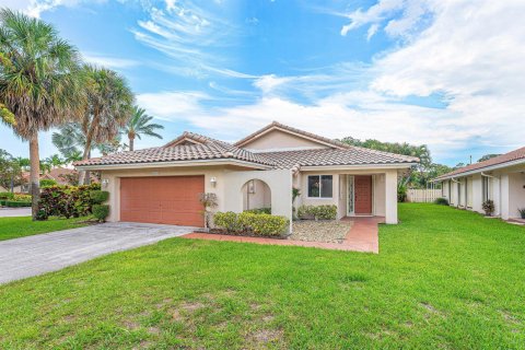 House in Boca Raton, Florida 3 bedrooms, 162.11 sq.m. № 2154694 - photo 2