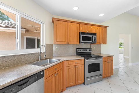 House in Boca Raton, Florida 3 bedrooms, 162.11 sq.m. № 2154694 - photo 12