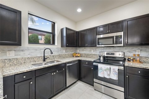 Touwnhouse à vendre à Homestead, Floride: 3 chambres, 130.71 m2 № 2091303 - photo 12