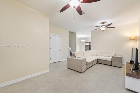 Touwnhouse à vendre à Homestead, Floride: 3 chambres, 130.71 m2 № 2091303 - photo 4