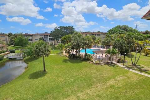 Condo in Lauderdale Lakes, Florida, 2 bedrooms  № 1712934 - photo 24