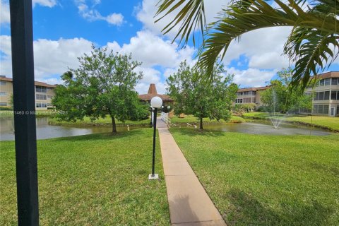 Condo in Lauderdale Lakes, Florida, 2 bedrooms  № 1712934 - photo 28