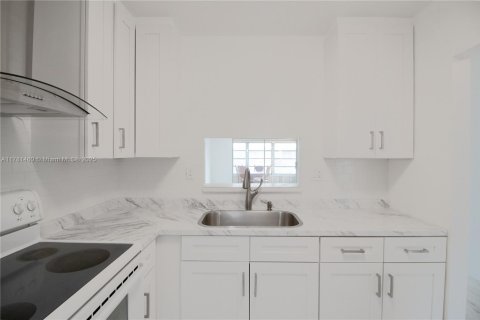 Condo in Lauderdale Lakes, Florida, 2 bedrooms  № 1712934 - photo 8