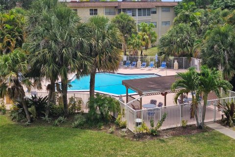 Condo in Lauderdale Lakes, Florida, 2 bedrooms  № 1712934 - photo 14