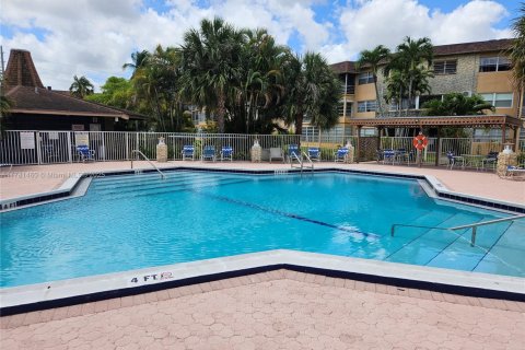 Condo in Lauderdale Lakes, Florida, 2 bedrooms  № 1712934 - photo 3