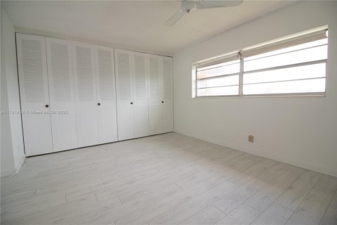 Condo in Lauderdale Lakes, Florida, 2 bedrooms  № 1712934 - photo 18