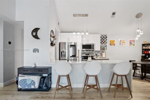 Снять в аренду кондоминиум в Майами, Флорида 3 спальни, 110.55м2, № 1989701 - фото 7