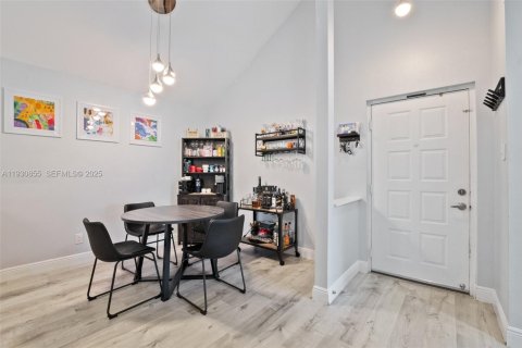 Снять в аренду кондоминиум в Майами, Флорида 3 спальни, 110.55м2, № 1989701 - фото 8