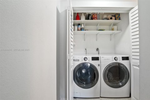 Снять в аренду кондоминиум в Майами, Флорида 3 спальни, 110.55м2, № 1989701 - фото 21