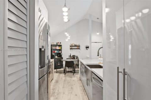 Снять в аренду кондоминиум в Майами, Флорида 3 спальни, 110.55м2, № 1989701 - фото 6