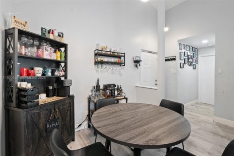 Снять в аренду кондоминиум в Майами, Флорида 3 спальни, 110.55м2, № 1989701 - фото 9