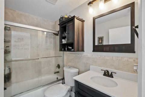 Снять в аренду кондоминиум в Майами, Флорида 3 спальни, 110.55м2, № 1989701 - фото 15