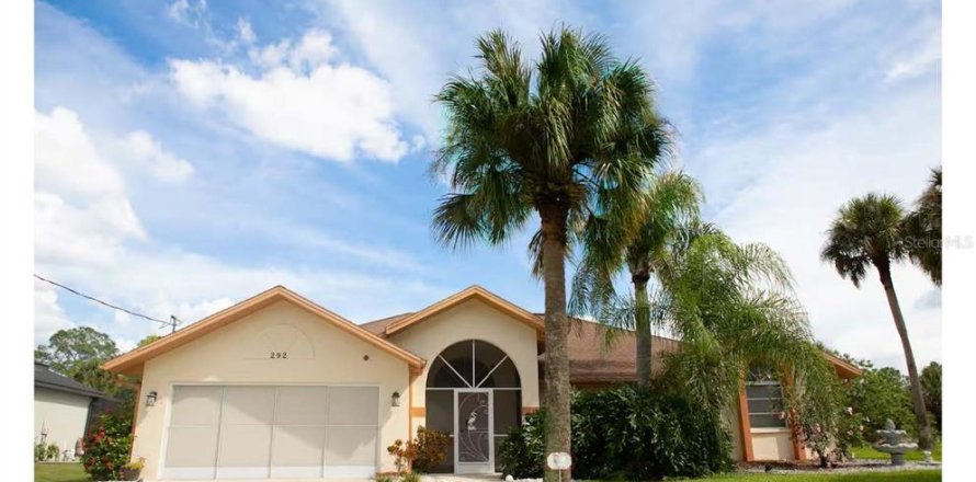 Villa ou maison à Port Charlotte, Floride 3 chambres, 196.58 m2 № 2431906