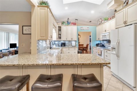 House in Leesburg, Florida 3 bedrooms, 210.7 sq.m. № 2237486 - photo 8