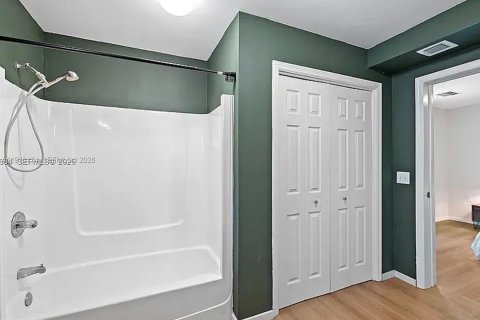 Casa en alquiler en Fort Lauderdale, Florida, 3 dormitorios, 131.55 m2 № 2042783 - foto 17