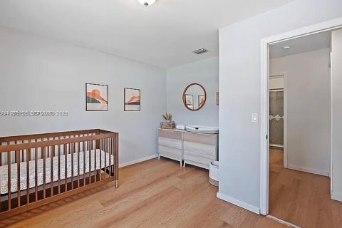 Casa en alquiler en Fort Lauderdale, Florida, 3 dormitorios, 131.55 m2 № 2042783 - foto 23