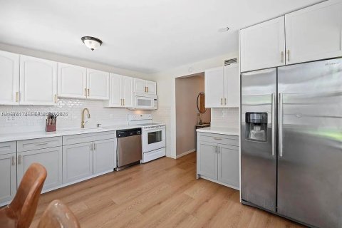 Casa en alquiler en Fort Lauderdale, Florida, 3 dormitorios, 131.55 m2 № 2042783 - foto 4