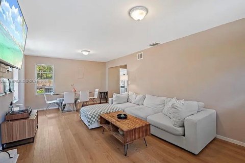 Casa en alquiler en Fort Lauderdale, Florida, 3 dormitorios, 131.55 m2 № 2042783 - foto 7