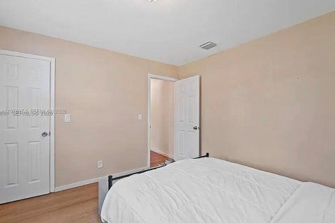 Casa en alquiler en Fort Lauderdale, Florida, 3 dormitorios, 131.55 m2 № 2042783 - foto 16