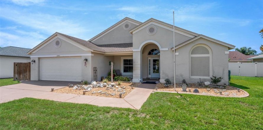 House in Hudson, Florida 3 bedrooms, 196.3 sq.m. № 2237934