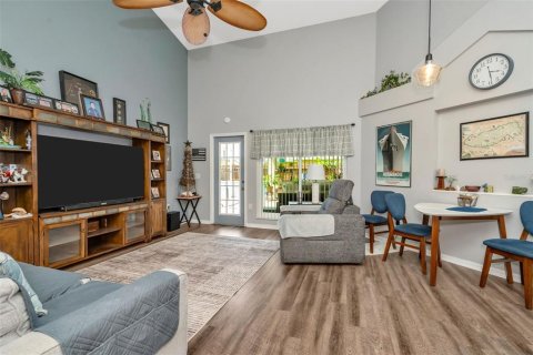 House in Hudson, Florida 3 bedrooms, 196.3 sq.m. № 2237934 - photo 8