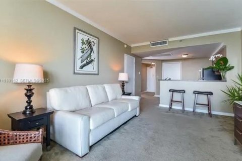 Condo in Miami, Florida, 1 bedroom  № 1992216 - photo 8