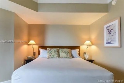 Condo in Miami, Florida, 1 bedroom  № 1992216 - photo 4