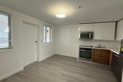 Condo in Miami Beach, Florida, 2 bedrooms  № 2002177 - photo 6