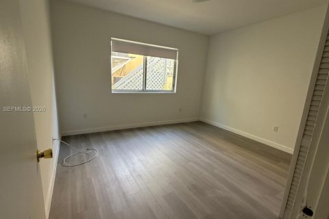 Condo in Miami Beach, Florida, 2 bedrooms  № 2002177 - photo 14