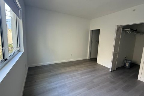 Condo in Miami Beach, Florida, 2 bedrooms  № 2002177 - photo 10