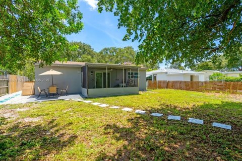 House in Dania Beach, Florida 3 bedrooms, 115.57 sq.m. № 1890162 - photo 24