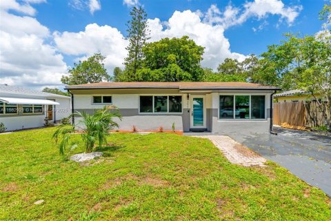 House in Dania Beach, Florida 3 bedrooms, 115.57 sq.m. № 1890162 - photo 1