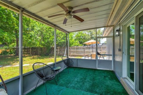 House in Dania Beach, Florida 3 bedrooms, 115.57 sq.m. № 1890162 - photo 22