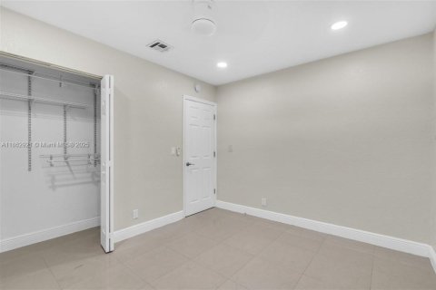 House in Dania Beach, Florida 3 bedrooms, 115.57 sq.m. № 1890162 - photo 20