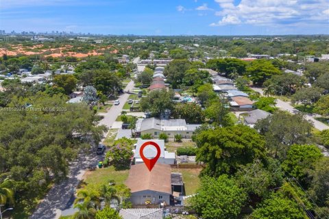 House in Dania Beach, Florida 3 bedrooms, 115.57 sq.m. № 1890162 - photo 28